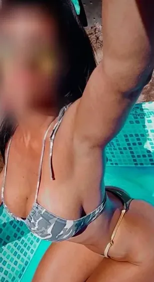 Alexandra, 32