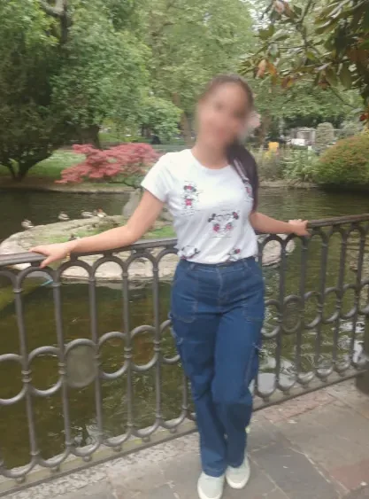 Claudia, 22