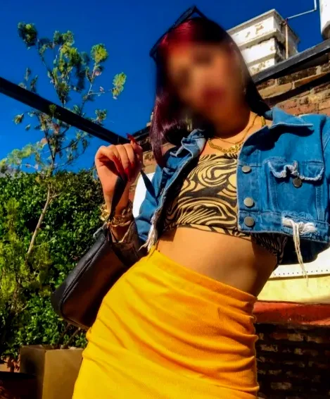 Claudia, 21