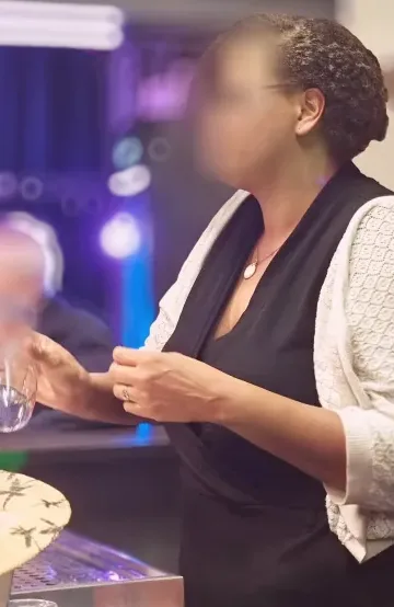 Elisabeth, 37