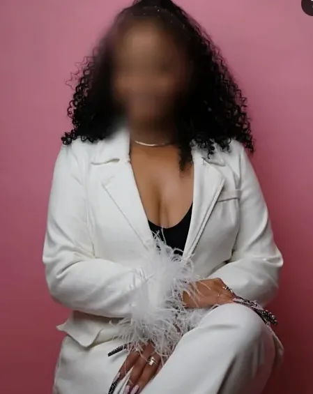 Emina, 39