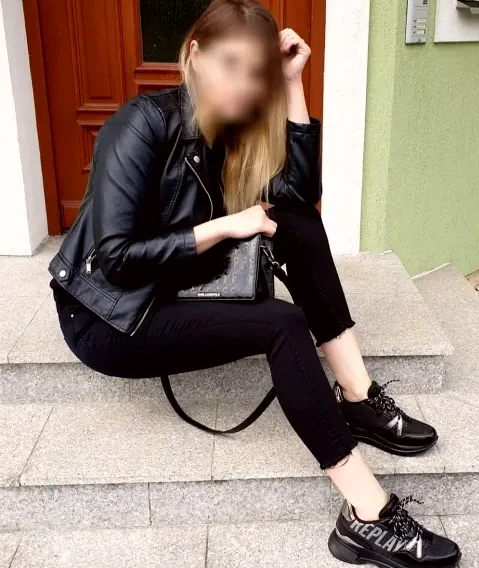 Larissa, 37