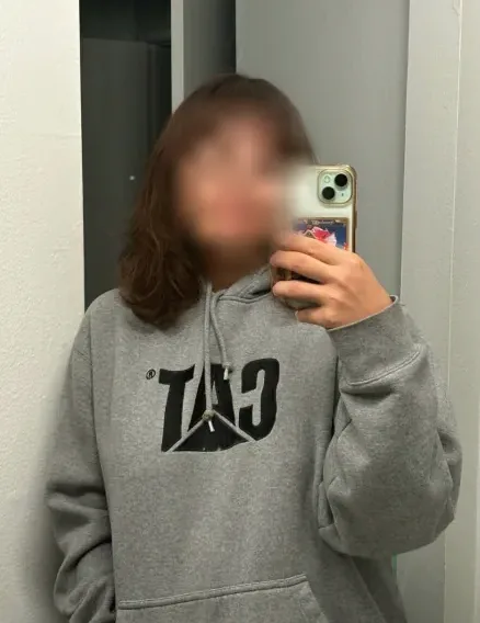Larissa, 24
