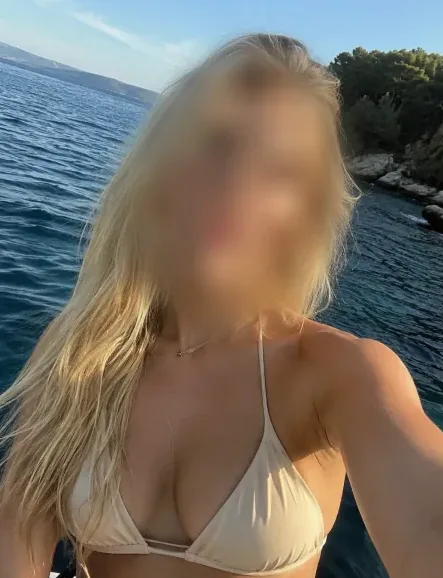 Larissa, 27