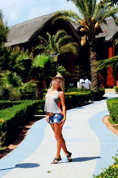 Manuela, 32