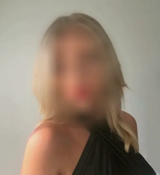 Manuela, 32