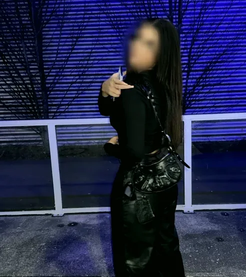 Manuela, 19