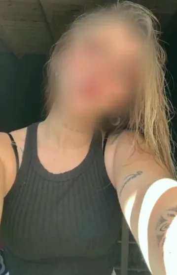 Manuela, 32