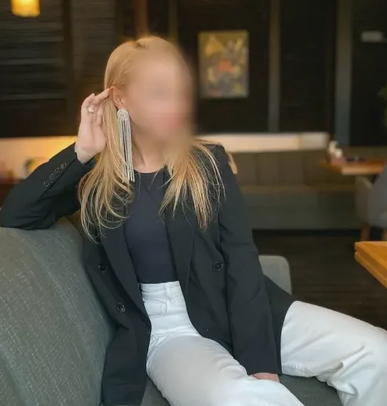 Melanie, 32