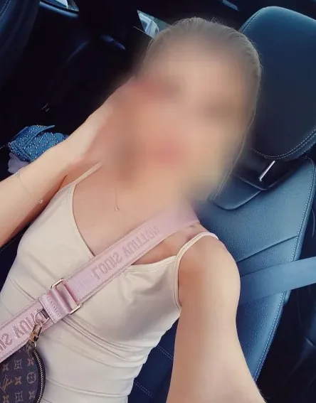 Nicole, 39