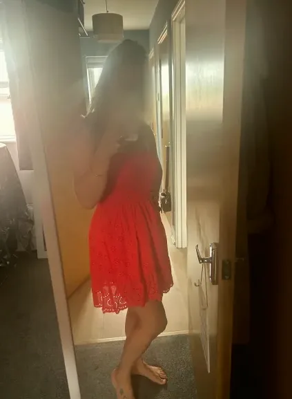 Nina, 34