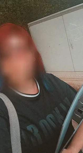 Rosa, 27