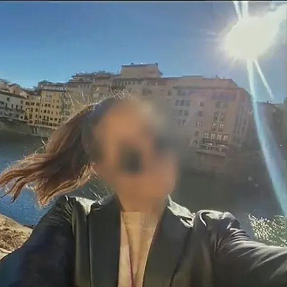Rosa, 27