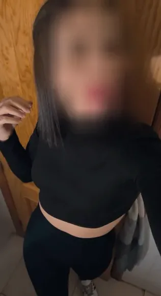 Simone, 28