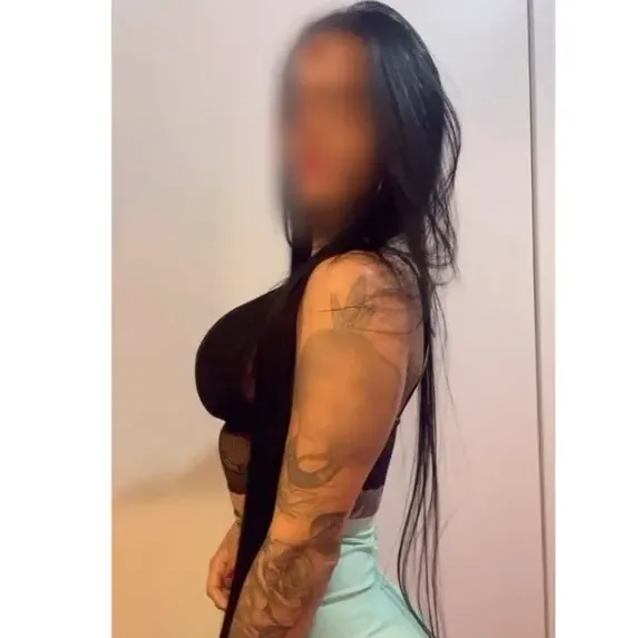 Simone, 32