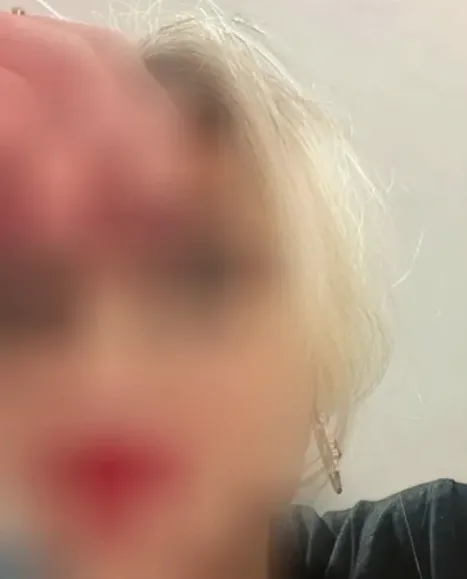 Sina, 32